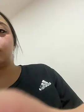 SarahCastro1  online show from 07/04/26, 10:32