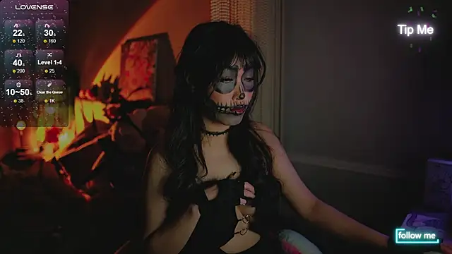 Kami Lee XO online show from 10/31/25, 07:37
