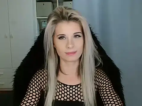 KristineGlow online show from 11/19/25, 07:25