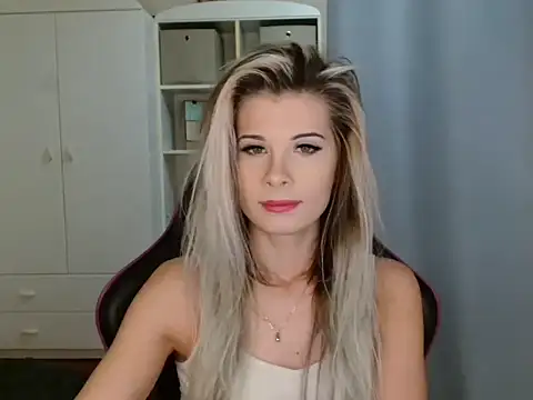 KristineGlow online show from 11/30/25, 08:07