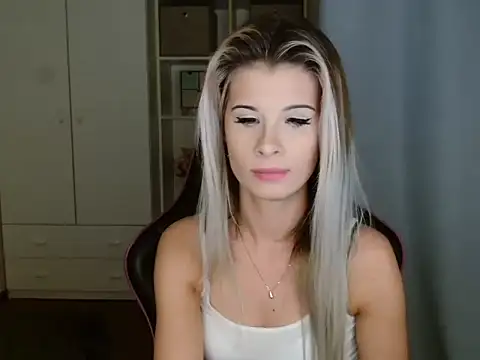 KristineGlow online show from 12/04/25, 04:48