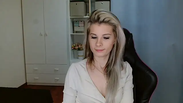 KristineGlow online show from 03/09/26, 07:12