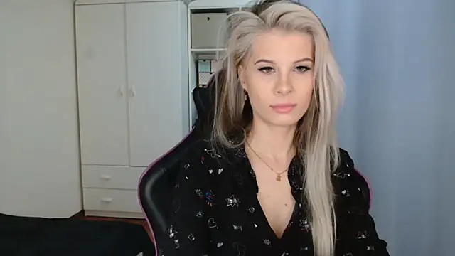 KristineGlow online show from 04/07/26, 06:25