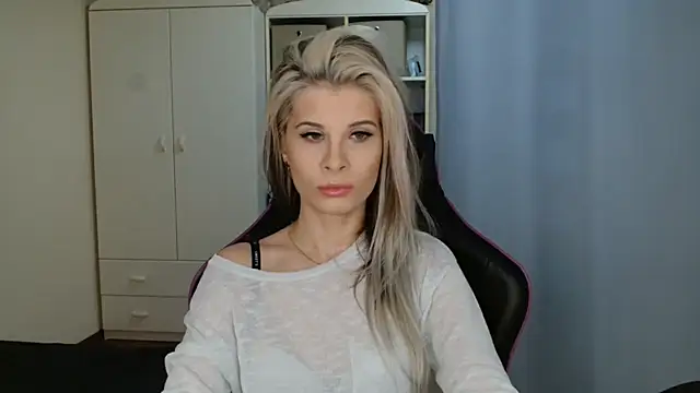 KristineGlow online show from 04/17/26, 06:16