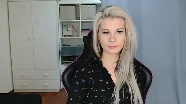 KristineGlow online show from 04/20/26, 06:16