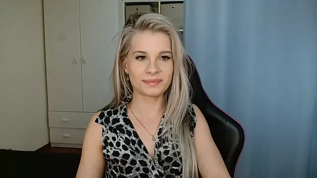 KristineGlow online show from 06/01/26, 06:20