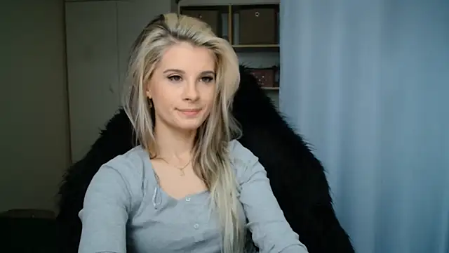 Snapshot of KristineGlow chatting on 07/03/26, 06:31 KristineGlow online show from 07/03/26, 06:31