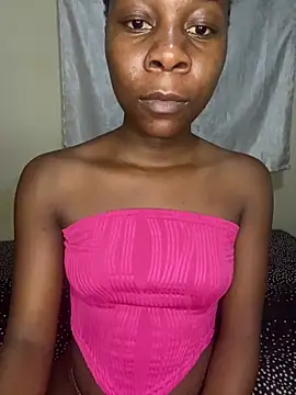 Snapshot of Crazyqueenxxx chatting on 12/17/25, 11:44 Crazyqueenxxx online show from 12/17/25, 11:44