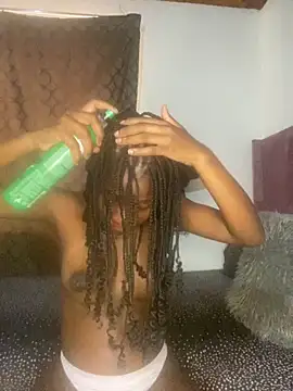 Snapshot of Crazyqueenxxx chatting on 02/18/26, 10:33 Crazyqueenxxx online show from 02/18/26, 10:33