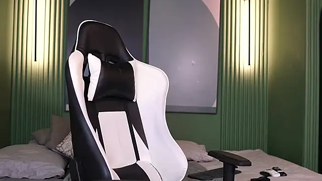 Nick Vans online show from 10/10/25, 12:48