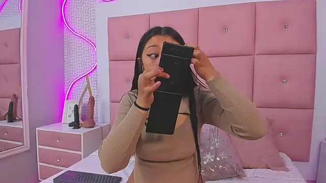 DaisySnugs1 online show from 11/07/25, 12:16