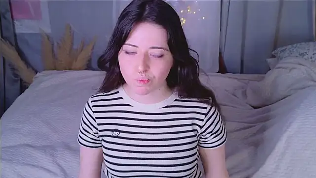 Snapshot of SoftAmora chatting on 01/10/26, 06:48 SoftAmora online show from 01/10/26, 06:48