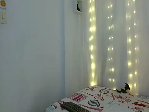 Snapshot of NoraParkeer chatting on 10/28/25, 07:16 NoraParkeer online show from 10/28/25, 07:16