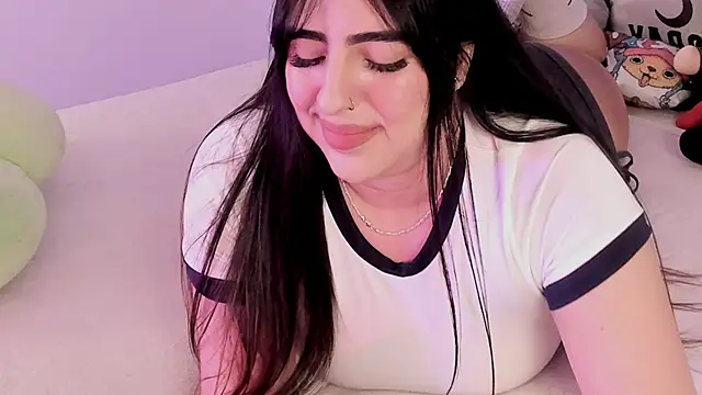 Camila Matinez  online show from 11/11/25, 12:54