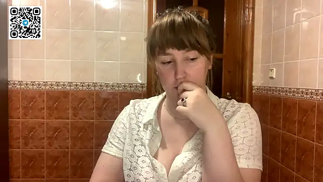 MaroonMoon  online show from 01/06/26, 08:56