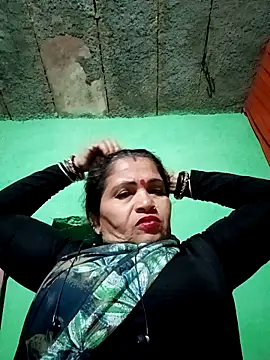 Manavi x online show from 12/22/25, 04:04