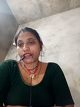 Snapshot of Sandhya_x chatting on 10/25/25, 05:04 Sandhya x online show from 10/25/25, 05:04