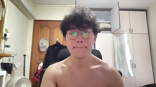 Passionatetwink2 online show from 03/05/26, 07:59