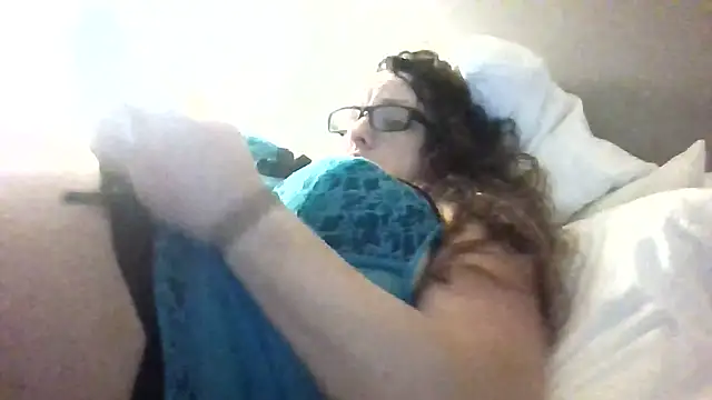 Snapshot of Rosalee2 chatting on 09/26/25, 08:29 Rosalee2 online show from 09/26/25, 08:29