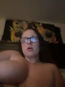 Snapshot of Rosalee2 chatting on 10/15/25, 10:15 Rosalee2 online show from 10/15/25, 10:15