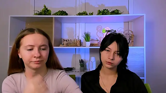 mila glow1 online show from 10/05/25, 08:34