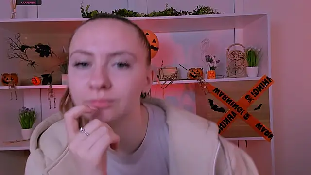 mila glow1 online show from 11/03/25, 05:42