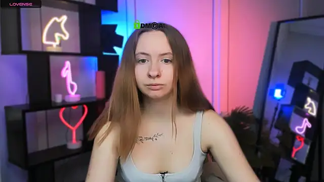 mila glow1 online show from 12/03/25, 12:25