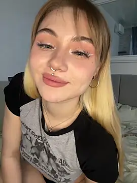 LunaMillie online show from 10/18/25, 12:39