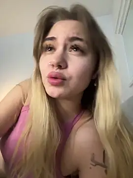 LunaMillie online show from 11/29/25, 12:41