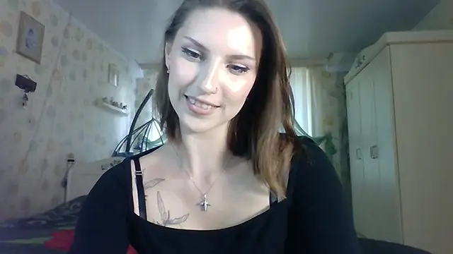 Snapshot of RuxaShade chatting on 09/29/25, 12:21 RuxaShade online show from 09/29/25, 12:21