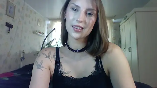 Snapshot of RuxaShade chatting on 10/07/25, 11:18 RuxaShade online show from 10/07/25, 11:18