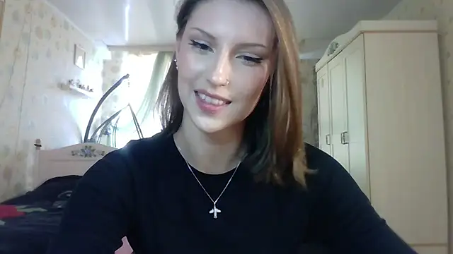 Snapshot of RuxaShade chatting on 10/15/25, 11:10 RuxaShade online show from 10/15/25, 11:10