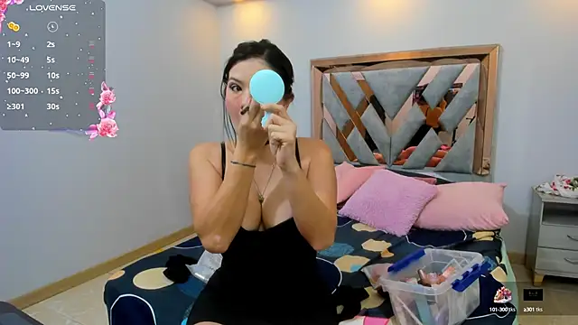 Snapshot of LunaJohansson chatting on 10/03/25, 12:13 LunaJohansson online show from 10/03/25, 12:13