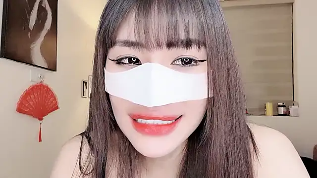 MaiLiiil online show from 10/09/25, 03:54