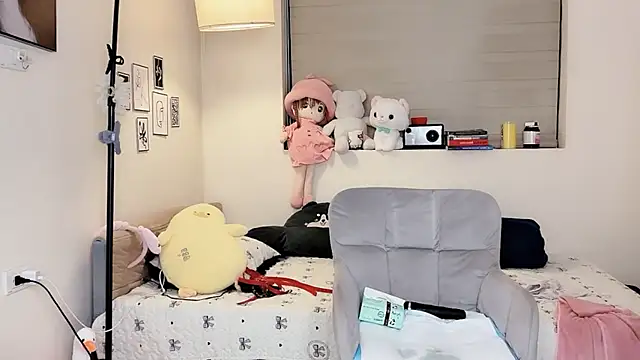 MaiLiiil online show from 12/21/25, 02:46