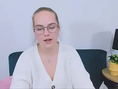 AliceCrazy69 online show from 12/16/25, 04:23