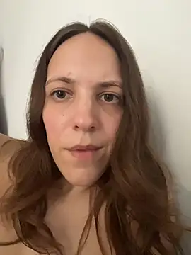 Snapshot of lauflor chatting on 02/12/26, 12:22 lauflor online show from 02/12/26, 12:22