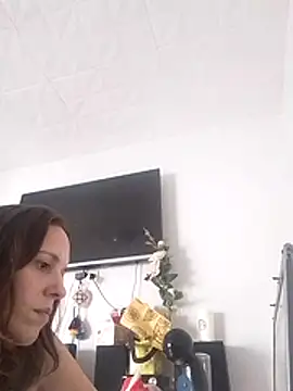 Snapshot of lauflor chatting on 02/14/26, 12:46 lauflor online show from 02/14/26, 12:46