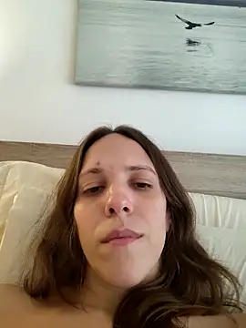 Snapshot of lauflor chatting on 03/03/26, 01:06 lauflor online show from 03/03/26, 01:06