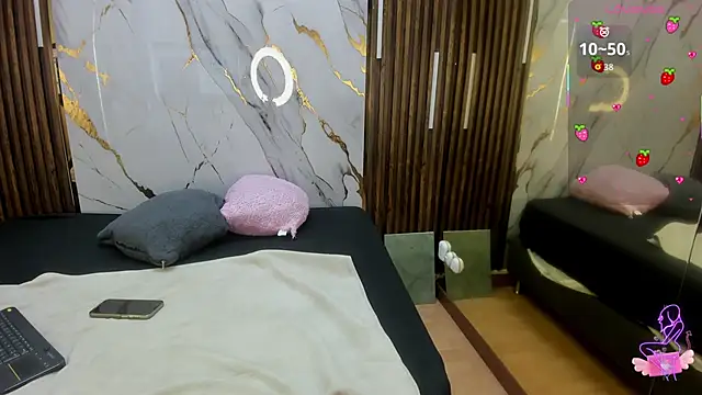 VictoriaDuart online show from 11/02/25, 08:22