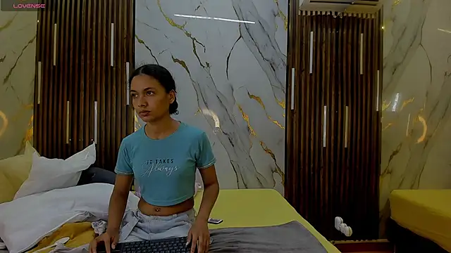 VictoriaDuart online show from 12/01/25, 08:25