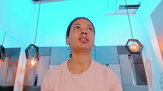 VictoriaDuart online show from 02/11/26, 08:14