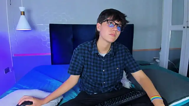 Snapshot of Tsuki_Maru chatting on 09/18/25, 08:33 Tsuki Maru online show from 09/18/25, 08:33