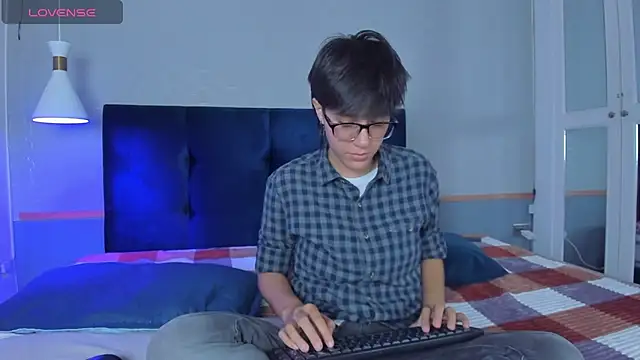 Snapshot of Tsuki_Maru chatting on 09/20/25, 07:59 Tsuki Maru online show from 09/20/25, 07:59