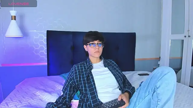 Snapshot of Tsuki_Maru chatting on 09/22/25, 08:00 Tsuki Maru online show from 09/22/25, 08:00