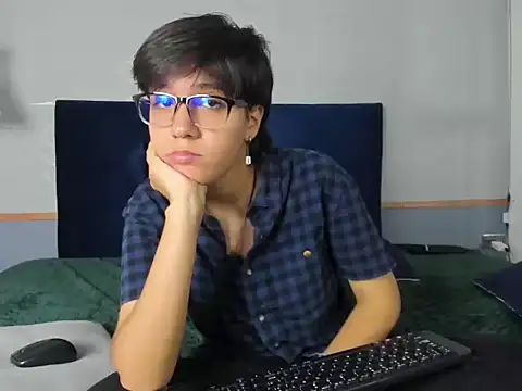 Snapshot of Tsuki_Maru chatting on 10/07/25, 03:09 Tsuki Maru online show from 10/07/25, 03:09