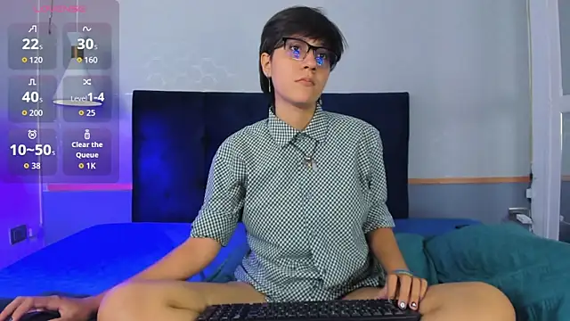 Snapshot of Tsuki_Maru chatting on 10/08/25, 08:17 Tsuki Maru online show from 10/08/25, 08:17