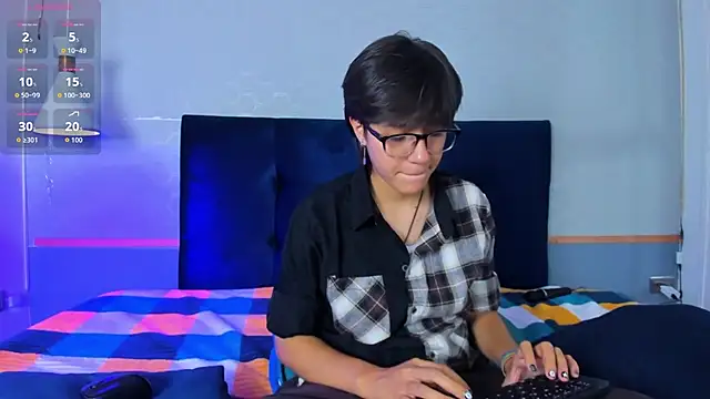 Snapshot of Tsuki_Maru chatting on 10/10/25, 08:08 Tsuki Maru online show from 10/10/25, 08:08