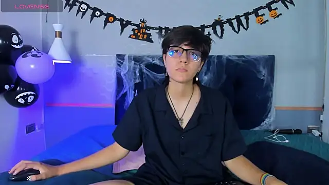 Snapshot of Tsuki_Maru chatting on 10/11/25, 08:07 Tsuki Maru online show from 10/11/25, 08:07