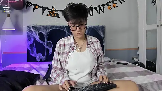 Snapshot of Tsuki_Maru chatting on 10/15/25, 07:47 Tsuki Maru online show from 10/15/25, 07:47